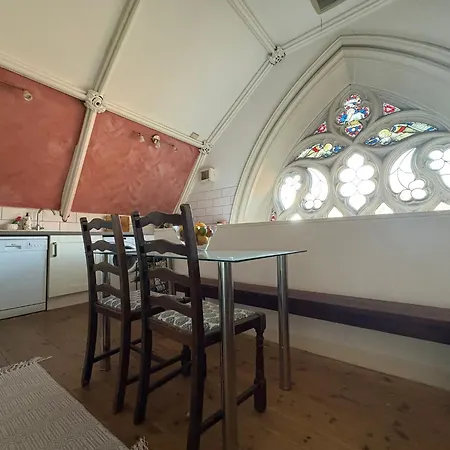 Apartman Grade Ii Converted Chapel, *