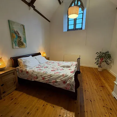 Apartment Grade Ii Converted Chapel,