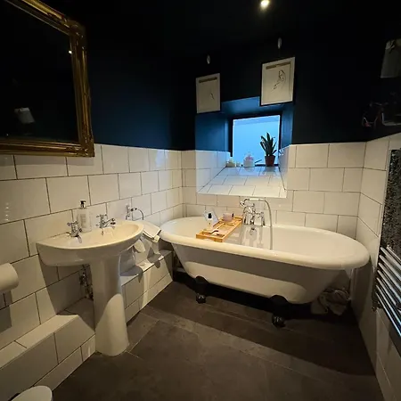 Grade Ii Converted Chapel, Apartment Bristol